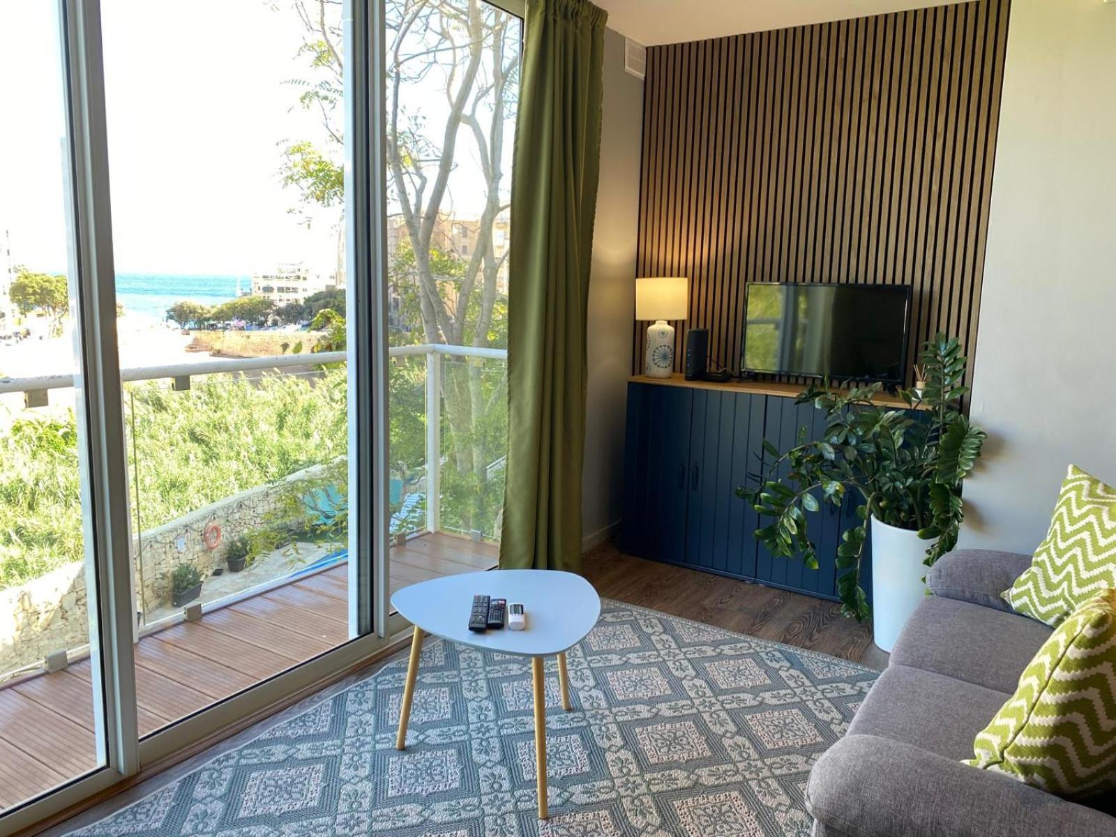St Julians Seaviews Hilltop House Apartment *